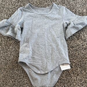 Reverie Threads Baby Girl Gray Bodysuit with Ruffled Sleeves Size 6-12 mo NWT